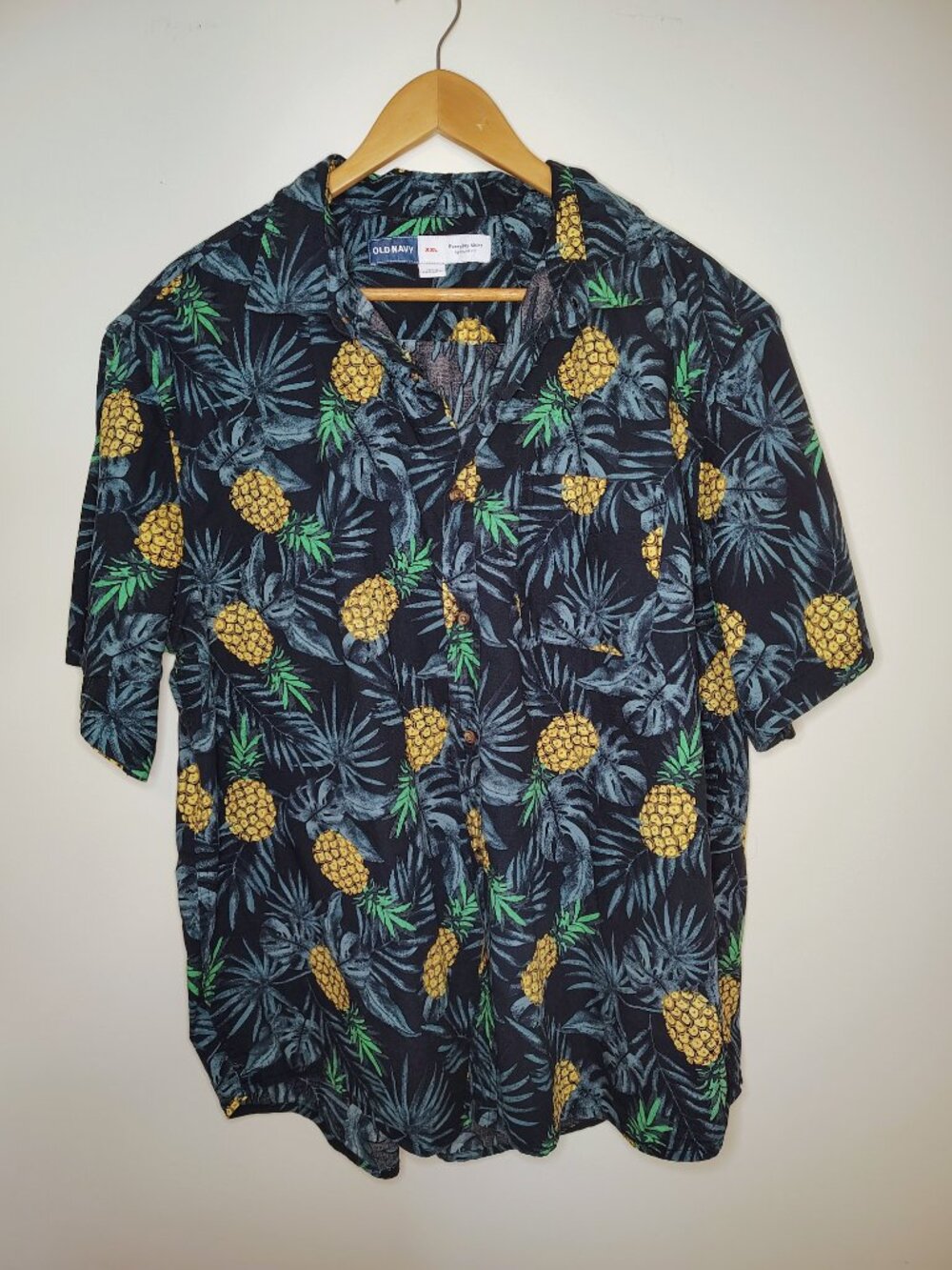 Old Navy Fun Pineapple Tropical Fruit Hawaiian Men's XXL 2XL Button Down Shirt